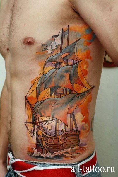 Татуировка корабля на боку