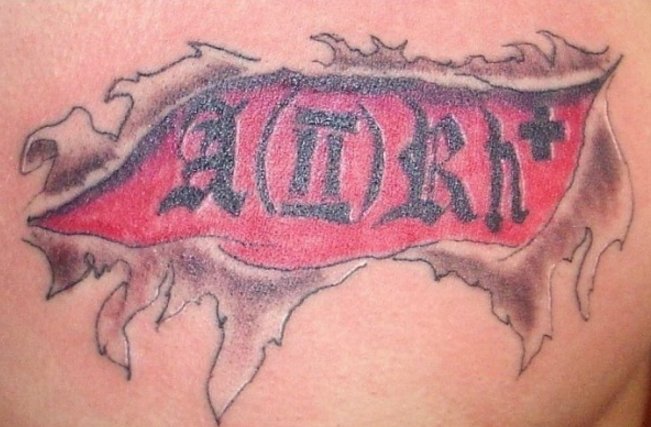 Армейская татуировка группа крови — на груди