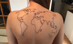 Татуировка — «карта мира» на спине