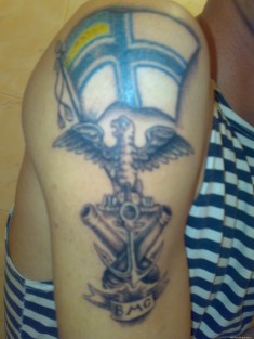 Татуировка на плече «ВМС»