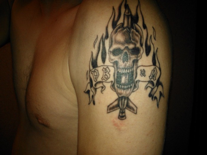 Татуировка на плече «РВиА»