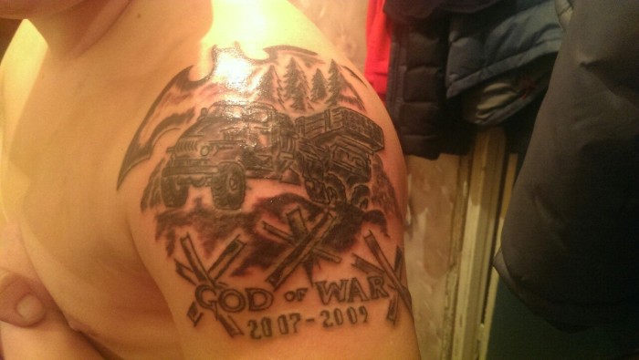 Татуировка на плече «God of war»