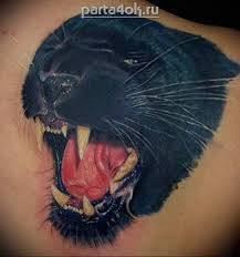 Цветная татуировка на плече «Черная злая пантера»