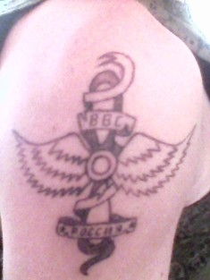 Татуировка на плече «Винт с крыльями» на тему ВВС