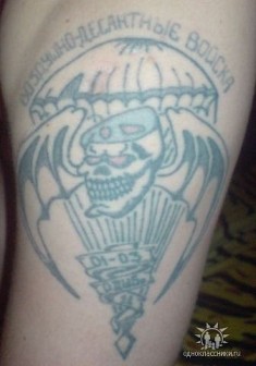 Татуировка с символами ВДВ